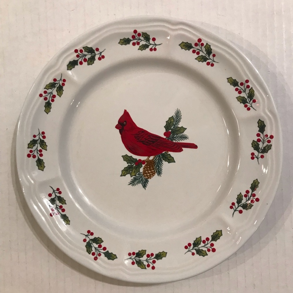 Set Of 4 Vintage Gibson “Holiday Cardinal” Plates 8”